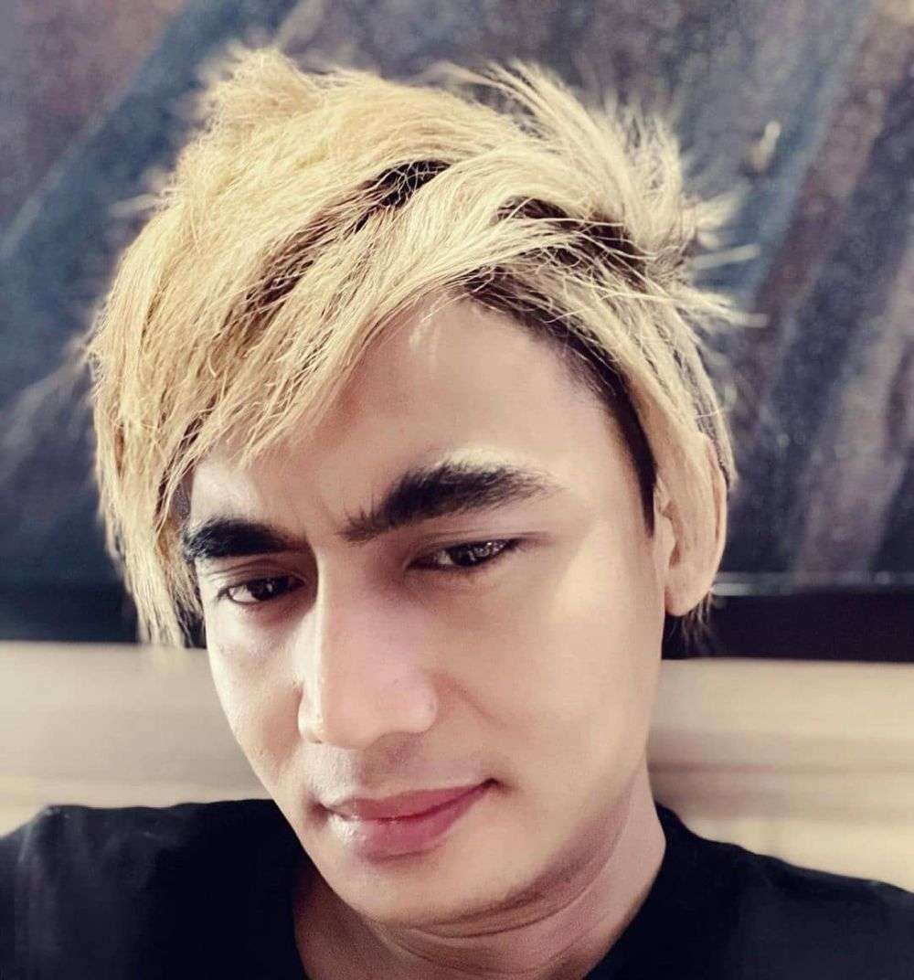 8 Potret Terbaru Charly Van Houten yang Makin Glow Up, Penampilannya Beda Banget!