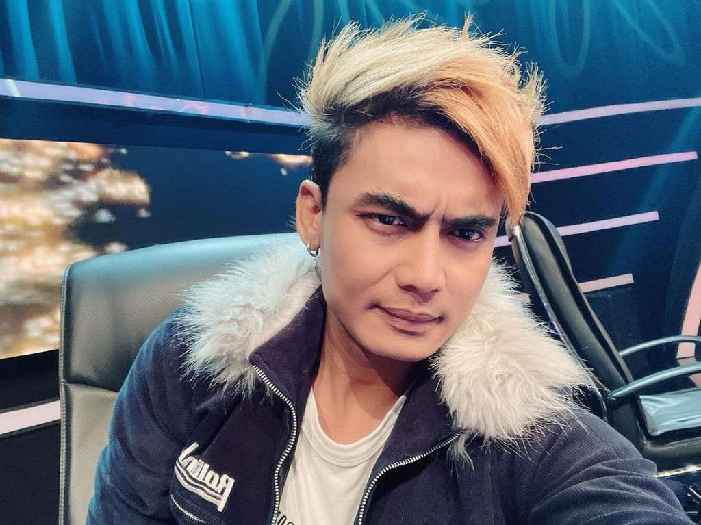 8 Potret Terbaru Charly Van Houten yang Makin Glow Up, Penampilannya Beda Banget!