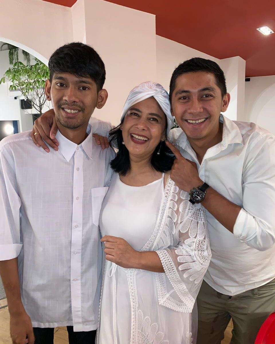 7 Potret Lidya Kandou Syok Temukan Ular di Selimut Tempat Tidur, Ukurannya Bikin Bergidik!