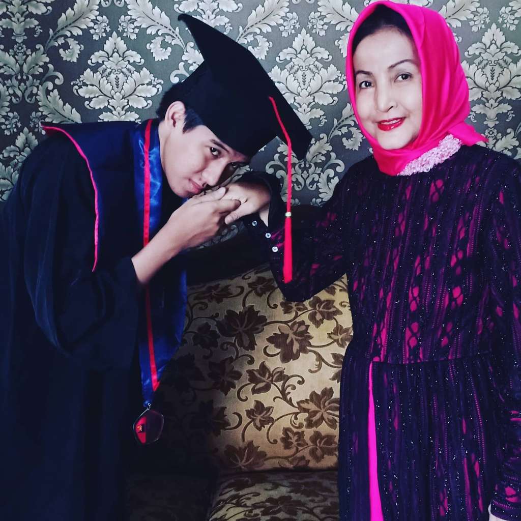5 Potret Iqbal Ramadhan, Putra Machica Mochtar dari Pernikahan Siri dengan Mendiang Eks Menteri Moerdiono