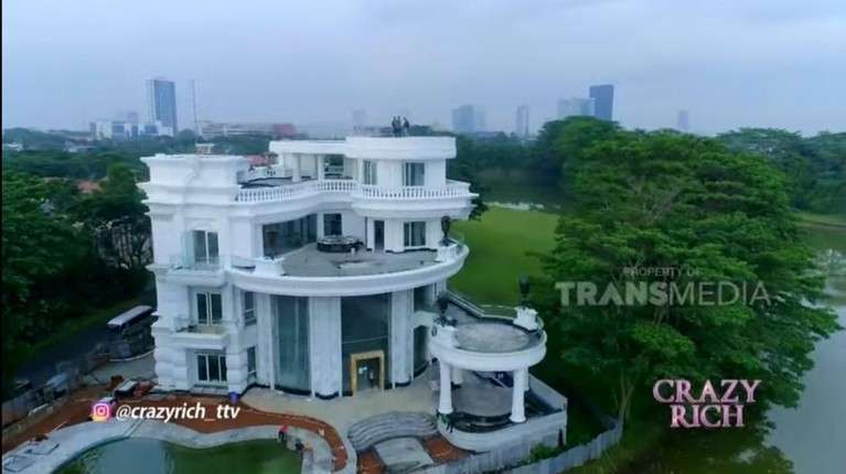 10 Potret Rumah Mewah Tung Desem ‘Crazy Rich Tangerang’, Ada Danau Hingga Helipad Pribadi!