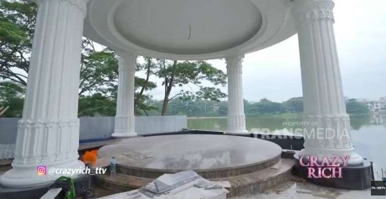 10 Potret Rumah Mewah Tung Desem ‘Crazy Rich Tangerang’, Ada Danau Hingga Helipad Pribadi!