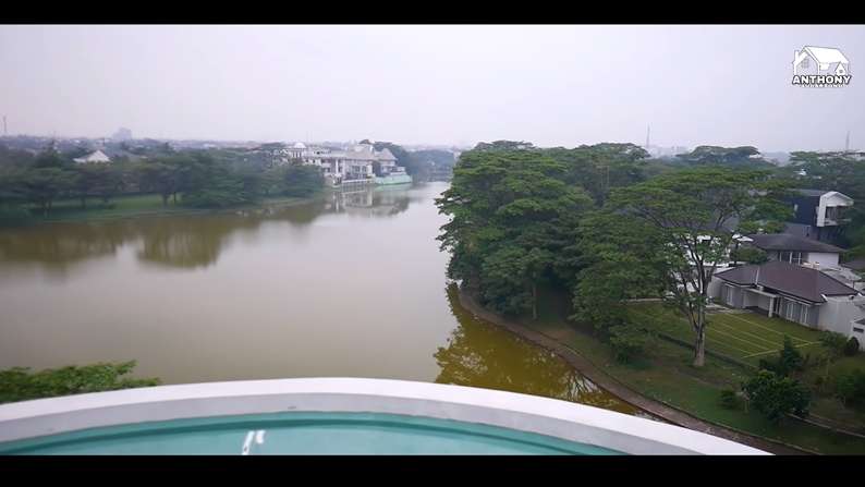 10 Potret Rumah Mewah Tung Desem ‘Crazy Rich Tangerang’, Ada Danau Hingga Helipad Pribadi!