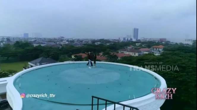 10 Potret Rumah Mewah Tung Desem ‘Crazy Rich Tangerang’, Ada Danau Hingga Helipad Pribadi!