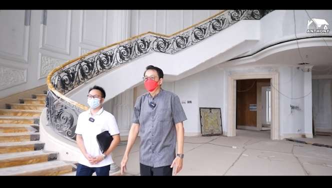 10 Potret Rumah Mewah Tung Desem ‘Crazy Rich Tangerang’, Ada Danau Hingga Helipad Pribadi!