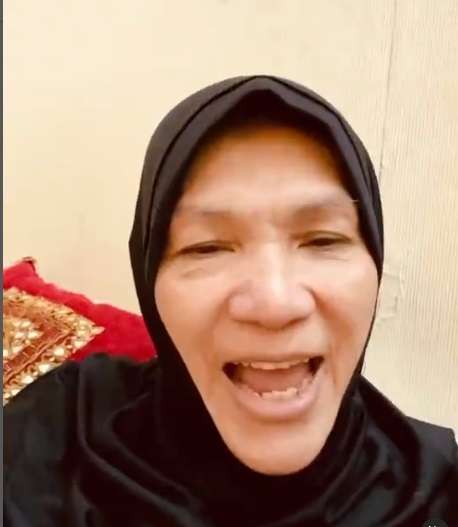 8 Potret Dorce Gamalama Semasa Hidup, Dikenal Ceria dan Punya Anak Asuh!