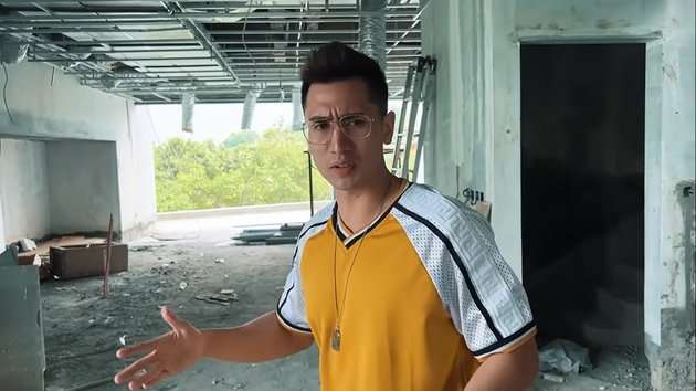 10 Potret Rumah Baru Verrell Bramasta untuk Calon Istri, Super Mewah Ada Bioskop Pribadi!