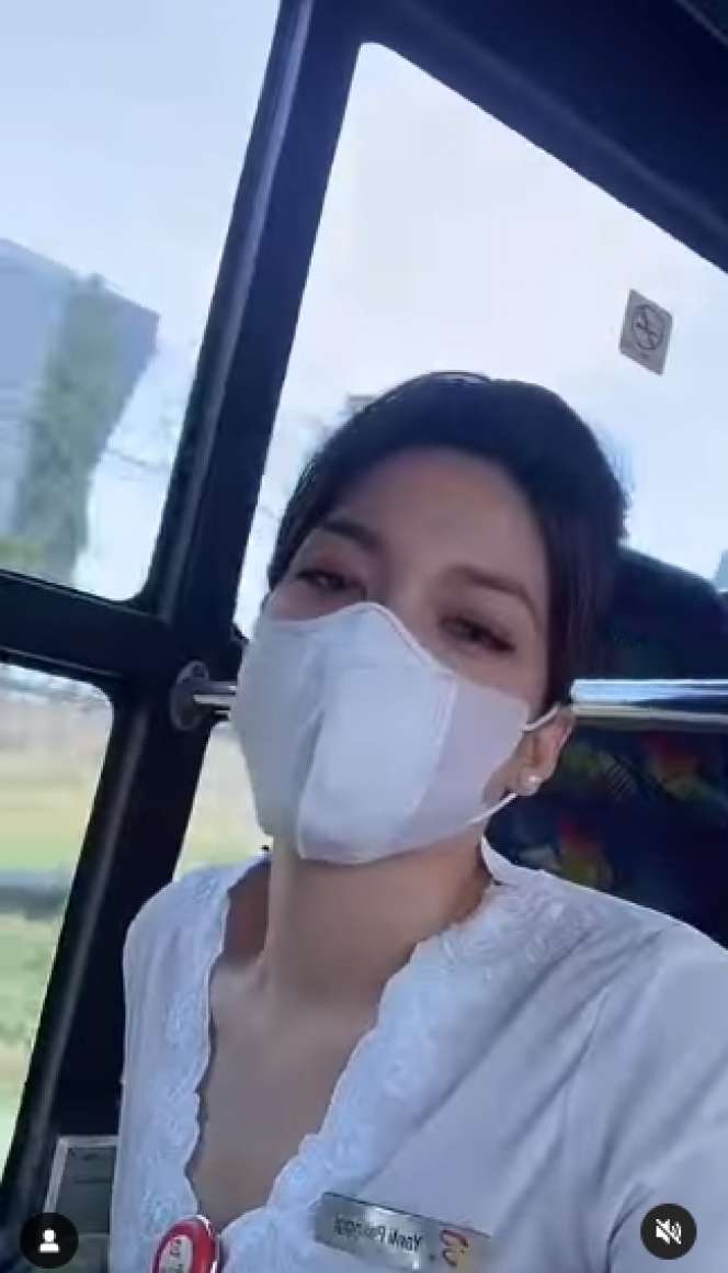 8 Potret Bus Berisi Kumpulan Pramugari Cantik, Si Sopir Auto Grogi!