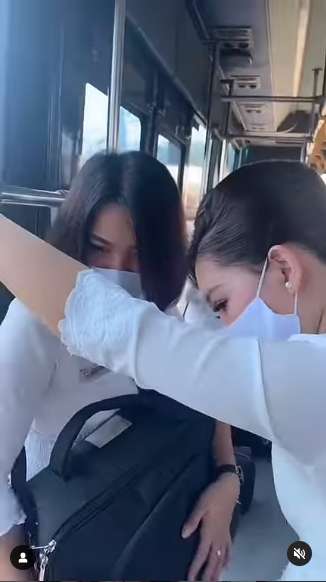 8 Potret Bus Berisi Kumpulan Pramugari Cantik, Si Sopir Auto Grogi!
