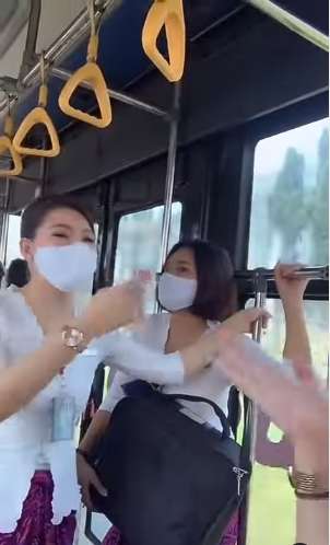 8 Potret Bus Berisi Kumpulan Pramugari Cantik, Si Sopir Auto Grogi!