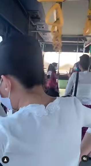 8 Potret Bus Berisi Kumpulan Pramugari Cantik, Si Sopir Auto Grogi!