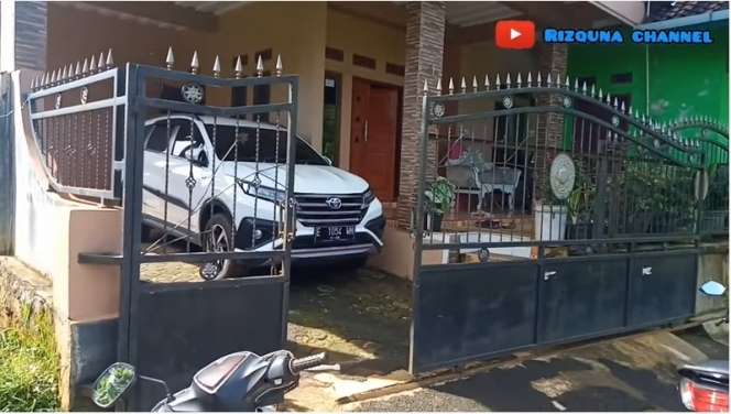8 Potret Kondisi Rumah Komedian Ohang yang Jarang Tersorot, Ada di Tengah Sawah!