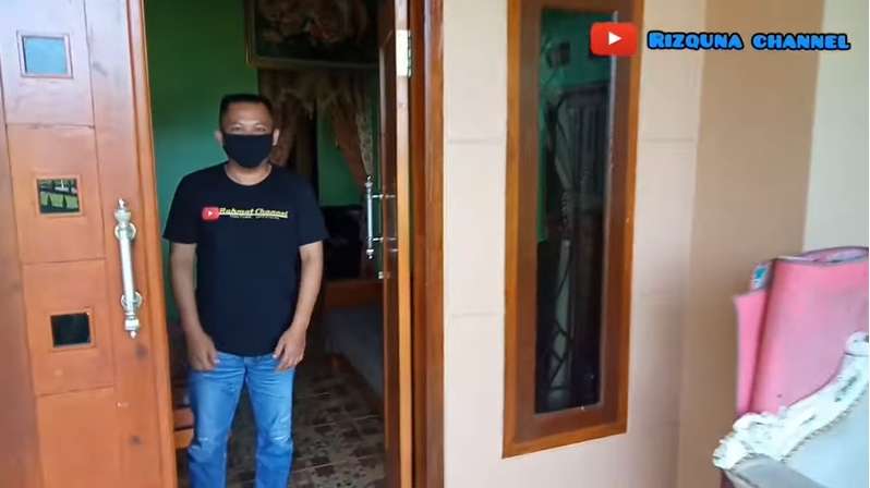 8 Potret Kondisi Rumah Komedian Ohang yang Jarang Tersorot, Ada di Tengah Sawah!