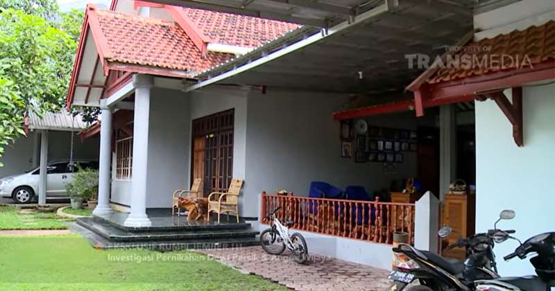 10 Potret Rumah Orangtua Artis di Kampung, Gubuk Reyot Hingga Megah Bak Istana
