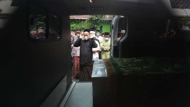 FOTO: Suasana Pemakaman Dorce Gamalama