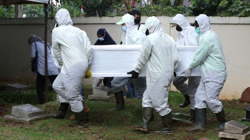 FOTO: Suasana Pemakaman Dorce Gamalama