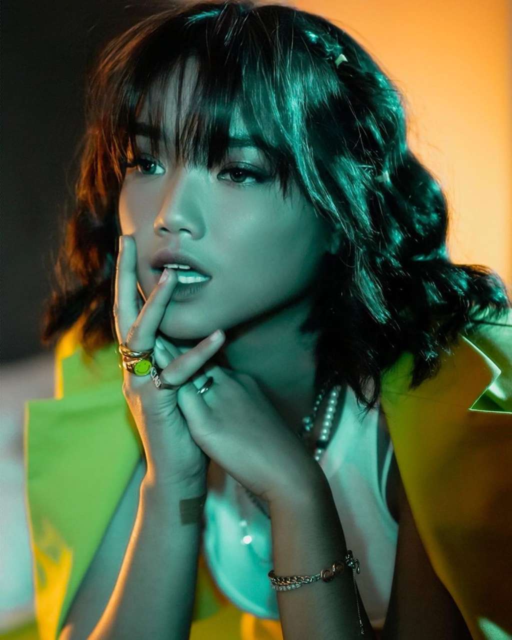 5 Potret Terbaru Fuji Saat Photoshoot, Gayanya bak Model Profesional! Mirip Banget Vanessa Angel