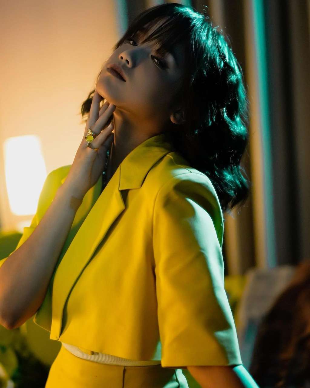 5 Potret Terbaru Fuji Saat Photoshoot, Gayanya bak Model Profesional! Mirip Banget Vanessa Angel