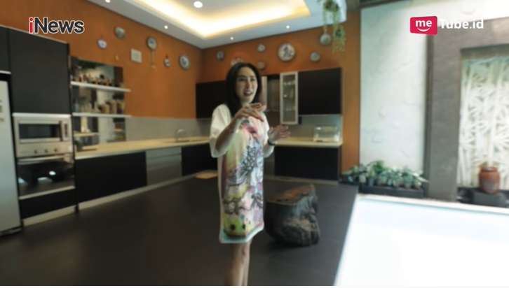 7 Potret Rumah Mewah Crazy Rich Sanny Liawati, Desainnya Wow Banget!