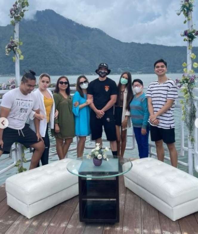 7 Potret Romantis Stefan William dan Kekasih Baru, Pamer Momen Mesra!