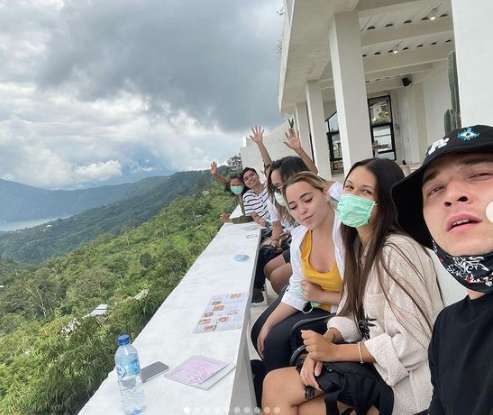 7 Potret Romantis Stefan William dan Kekasih Baru, Pamer Momen Mesra!