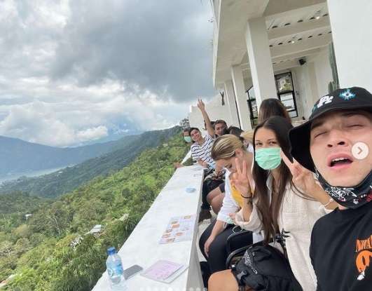 7 Potret Romantis Stefan William dan Kekasih Baru, Pamer Momen Mesra!