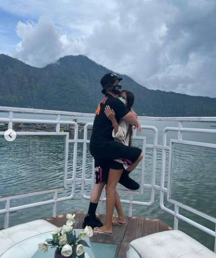 7 Potret Romantis Stefan William dan Kekasih Baru, Pamer Momen Mesra!