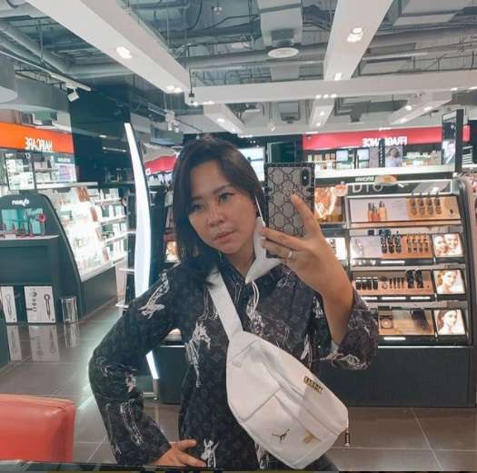 8 Potret Chikita Meidy Pelantun “Kampuan Nan Jauh di Mato” Kini Jadi Mama Muda Keren!