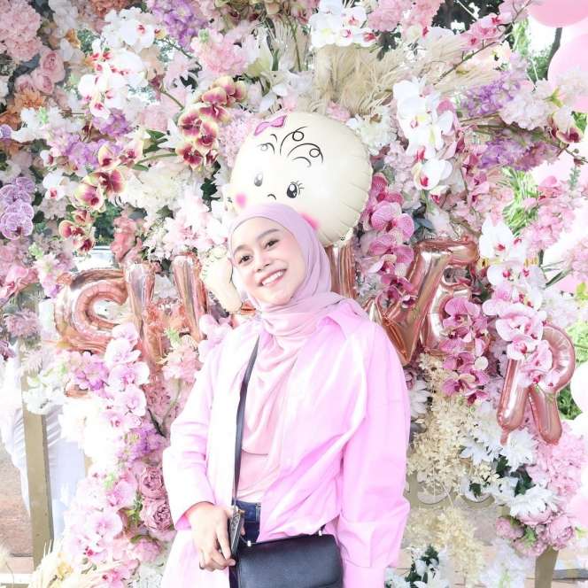 Punya Dagu Lancip Sederet Artis Cantik Ini Dituding Lakukan Oplas
