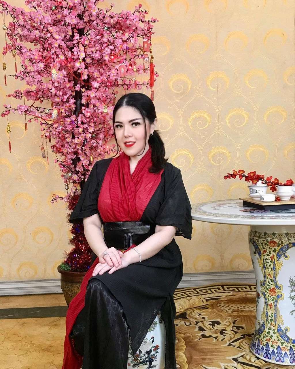 Punya Dagu Lancip Sederet Artis Cantik Ini Dituding Lakukan Oplas