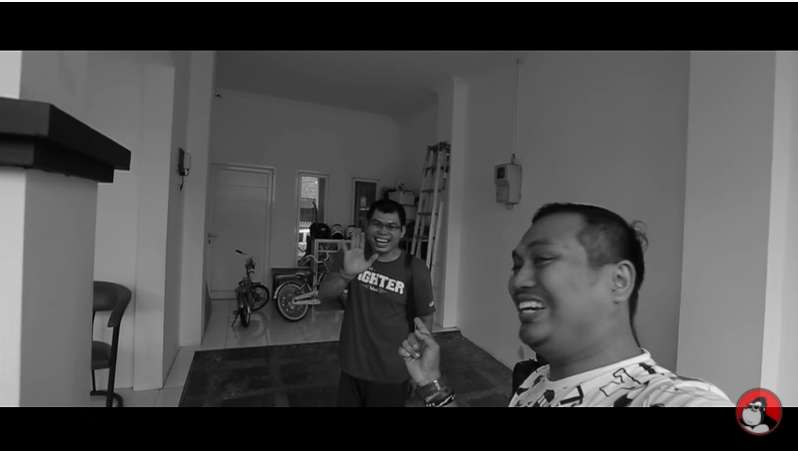 10 Potret Rumah Chris John Sang ‘Petinju Legendaris’, Mewah Banyak Foto-Foto Bersejarah!