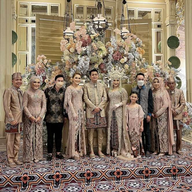 Gaya 10 Artis Hadiri Pernikahan Adik Ayu Ting Ting, Ivan Gunawan Jadi Sorotan!