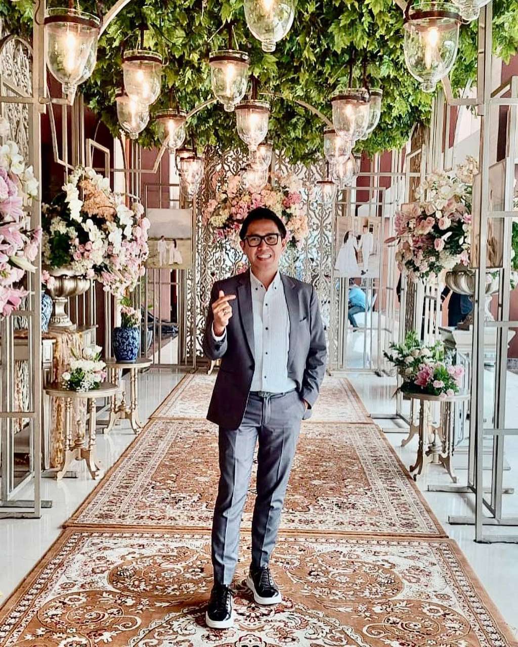 Gaya 10 Artis Hadiri Pernikahan Adik Ayu Ting Ting, Ivan Gunawan Jadi Sorotan!