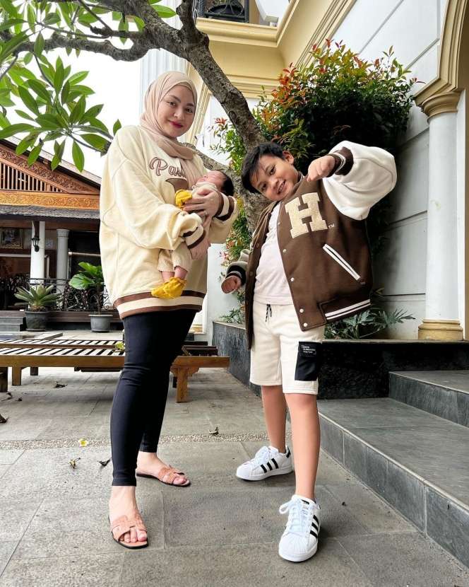 5 Potret Terbaru Nathalie Holscher Setelah 1 Bulan Melahirkan, Langsung Singset!
