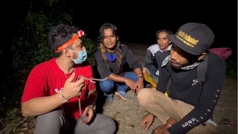 8 Potret Panji Petualang Temukan Ular Naga di Gunung Sunda, Ternyata Bukan Mitos!