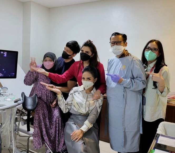 Aurel Hermansyah Melahirkan Anak Pertama di Tanggal Cantik, Lihat 10 Potret Perdana Baby A!