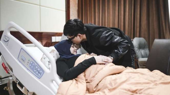 Aurel Hermansyah Melahirkan Anak Pertama di Tanggal Cantik, Lihat 10 Potret Perdana Baby A!