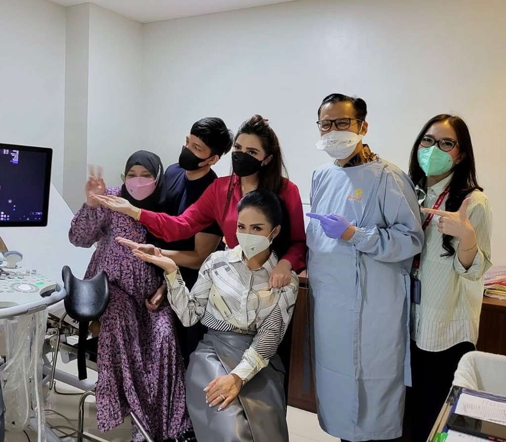 Aurel Hermansyah Melahirkan Anak Pertama di Tanggal Cantik, Lihat 10 Potret Perdana Baby A!