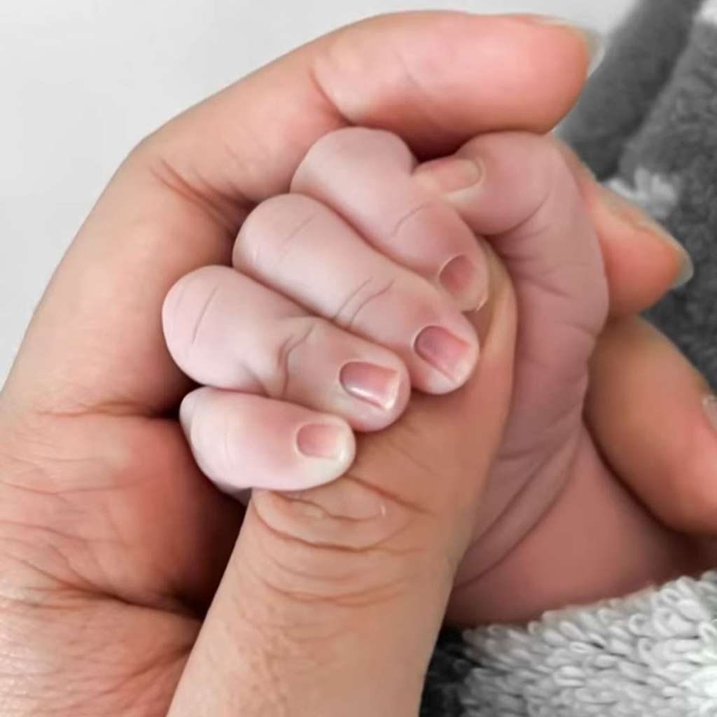 Aurel Hermansyah Melahirkan Anak Pertama di Tanggal Cantik, Lihat 10 Potret Perdana Baby A!