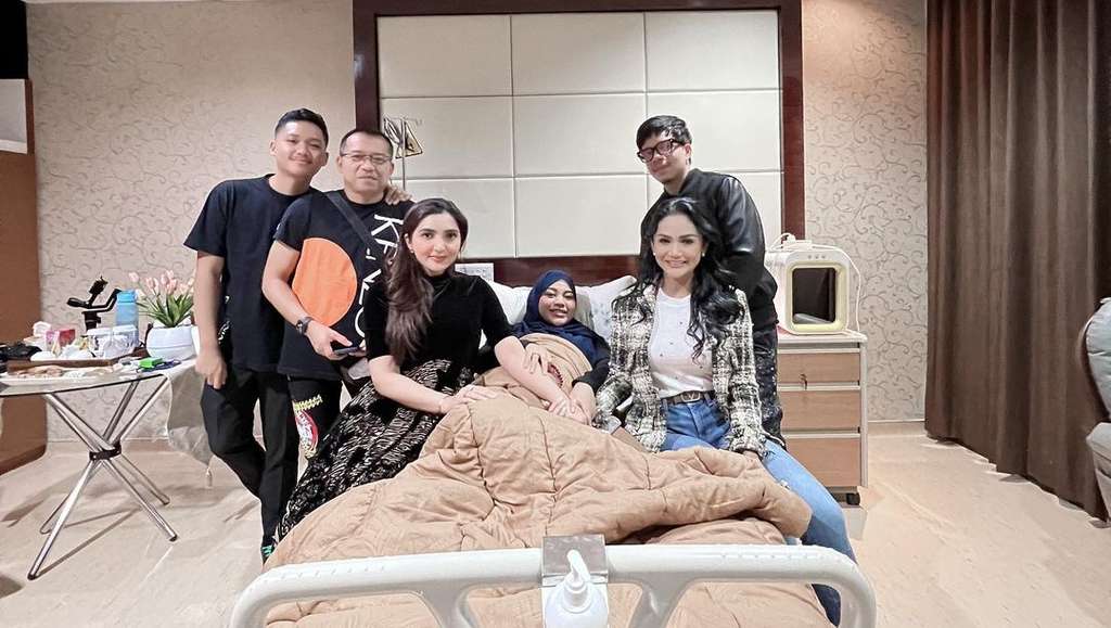 Aurel Hermansyah Melahirkan Anak Pertama di Tanggal Cantik, Lihat 10 Potret Perdana Baby A!