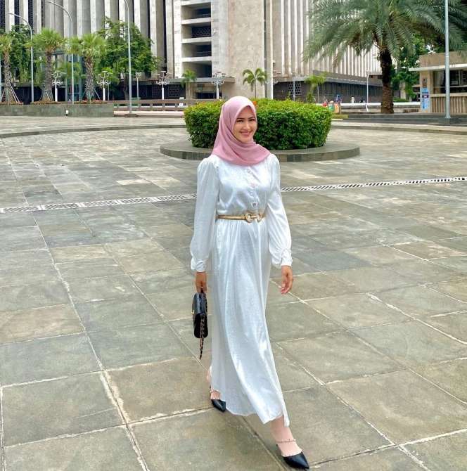 5 Potret Lisya Nurrahmi, Istri Tommy Kurniawan yang Jarang Tersorot