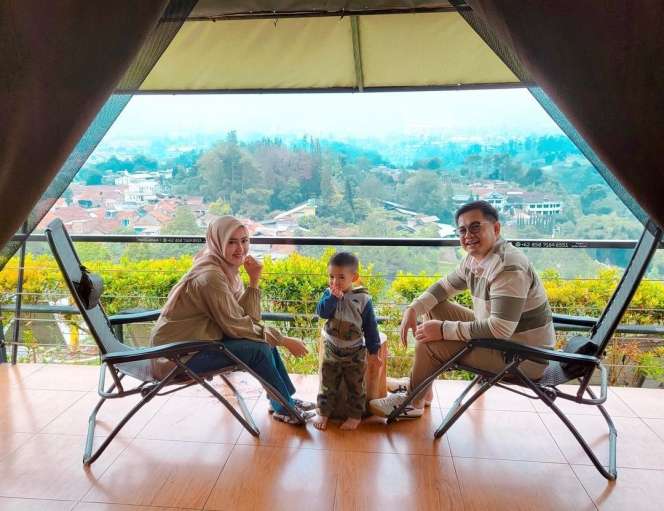 5 Potret Lisya Nurrahmi, Istri Tommy Kurniawan yang Jarang Tersorot