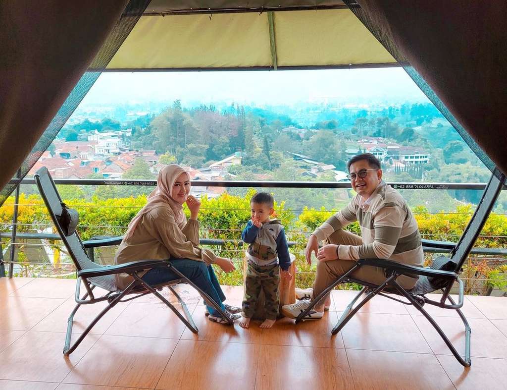 5 Potret Lisya Nurrahmi, Istri Tommy Kurniawan yang Jarang Tersorot