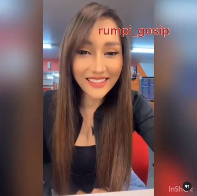 10 Potret Lucinta Luna Dirangkul Mesra Ustaz Syam, Ekspresinya Jadi Sorotan!