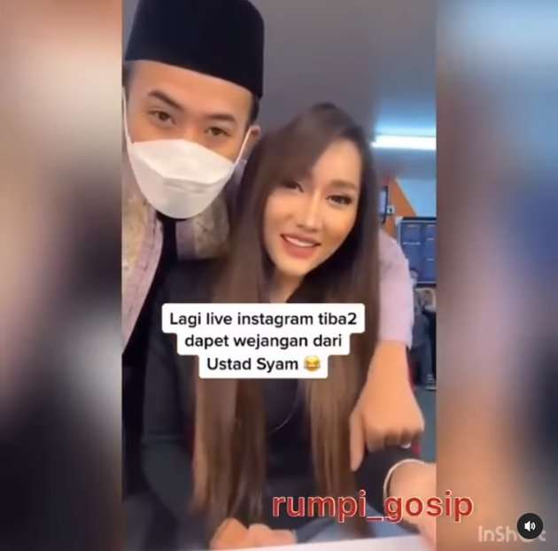 10 Potret Lucinta Luna Dirangkul Mesra Ustaz Syam, Ekspresinya Jadi Sorotan!