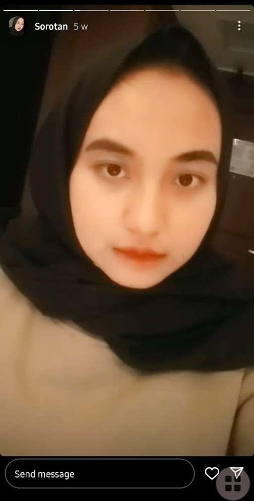 10 Potret Susi Baby Sitter yang Dinikahi Mantan Suami Mawar AFI, Transformasi Makeupnya Saat Jadi Pengantin Disorot
