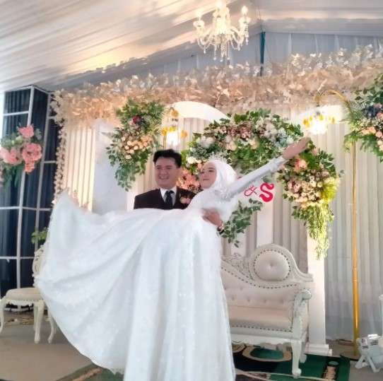 10 Potret Susi Baby Sitter yang Dinikahi Mantan Suami Mawar AFI, Transformasi Makeupnya Saat Jadi Pengantin Disorot