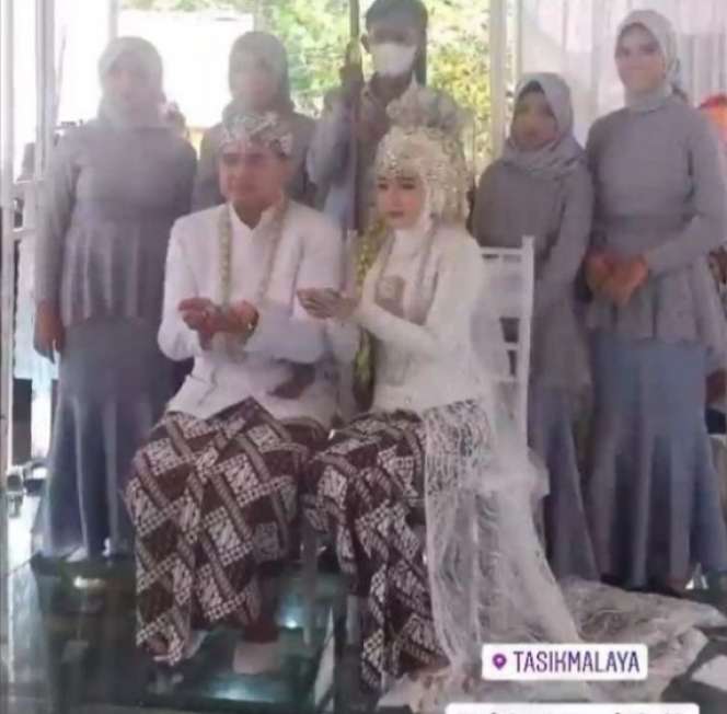 10 Potret Susi Baby Sitter yang Dinikahi Mantan Suami Mawar AFI, Transformasi Makeupnya Saat Jadi Pengantin Disorot