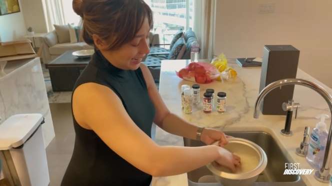 5 Potret Dapur Minimalis Nikita Willy di Amerika, Nyetok Sambal Beku di Kulkas
