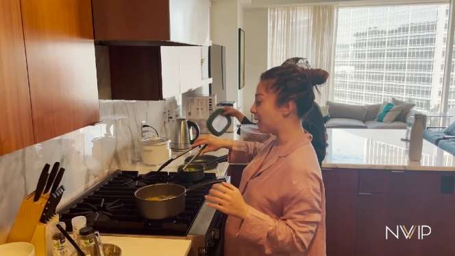 5 Potret Dapur Minimalis Nikita Willy di Amerika, Nyetok Sambal Beku di Kulkas